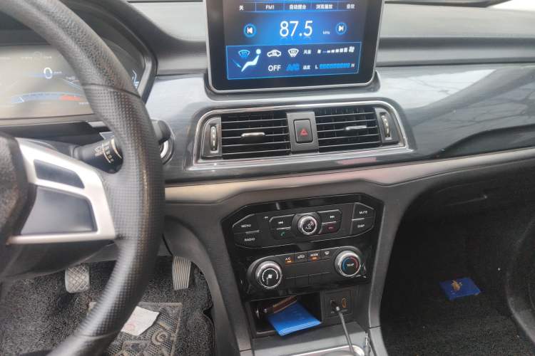 Used BAIC Weiwang M60 2017 1.5L Manual Platinum Edition Audio And AC Panel