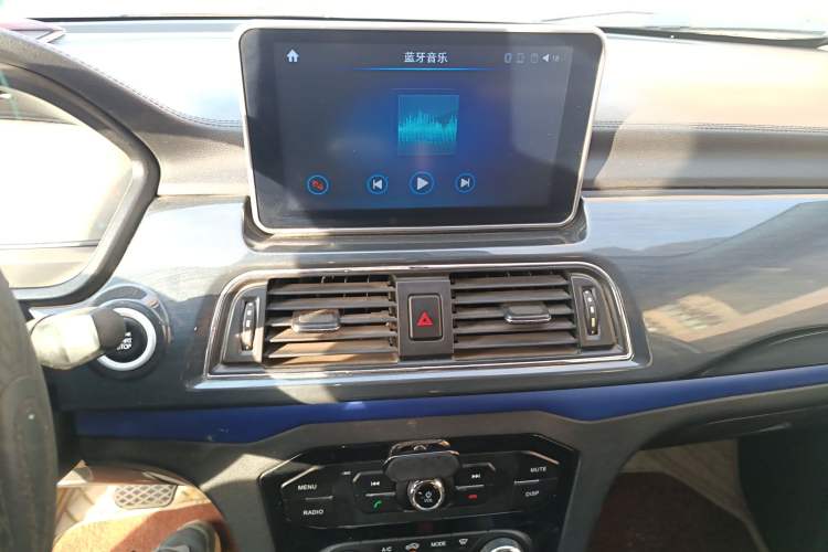 Used BAIC Weiwang M60 2017 1.5T CVT Diamond Edition Audio And AC Panel