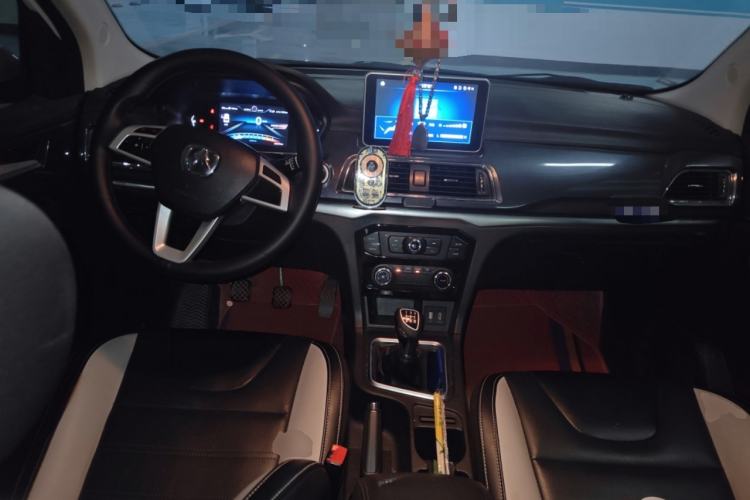 Used BAIC Weiwang M60 2017 1.5L Manual Platinum Edition Center Console