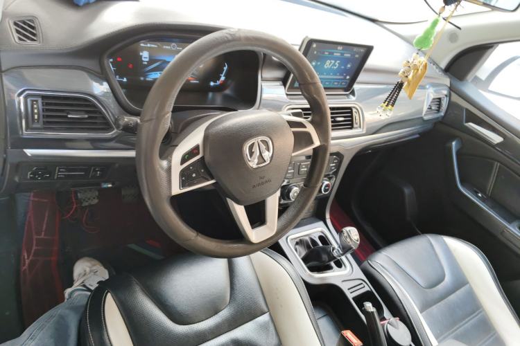 Used BAIC Weiwang M60 2017 1.5L Manual Platinum Edition Center Console