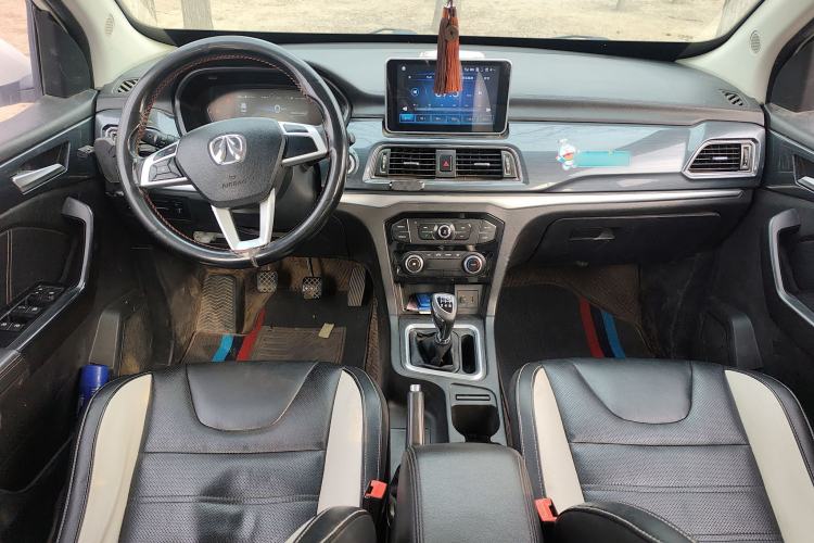 Used BAIC Weiwang M60 2017 1.5L Manual Platinum Edition Center Console