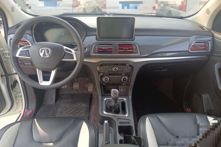 Used BAIC Weiwang M60 2017 1.5L Manual Platinum Edition Center Console