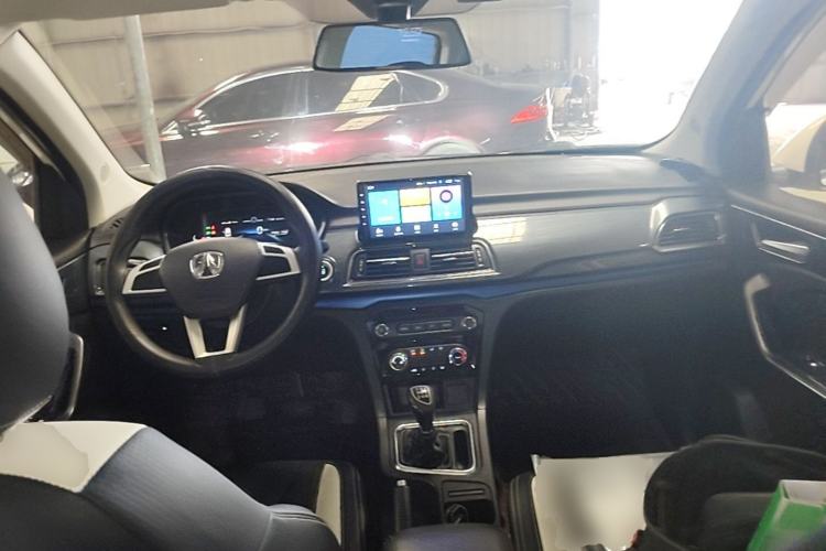 Used BAIC Weiwang M60 2017 1.5L Manual Silver Edition Center Console