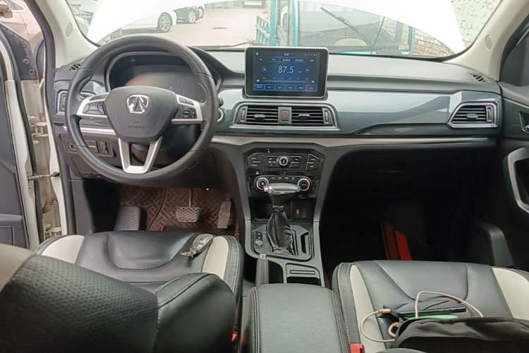 Used BAIC Weiwang M60 2017 1.5T CVT King Edition Center Console