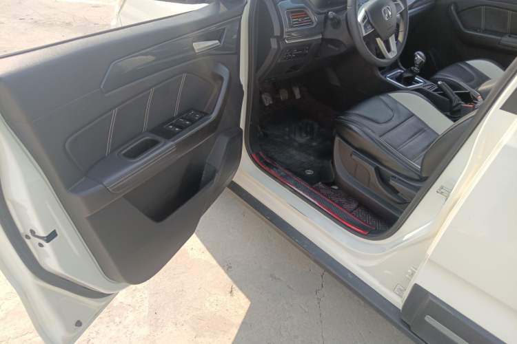 Used BAIC Weiwang M60 2017 1.5L Manual Platinum Edition Driver Seat