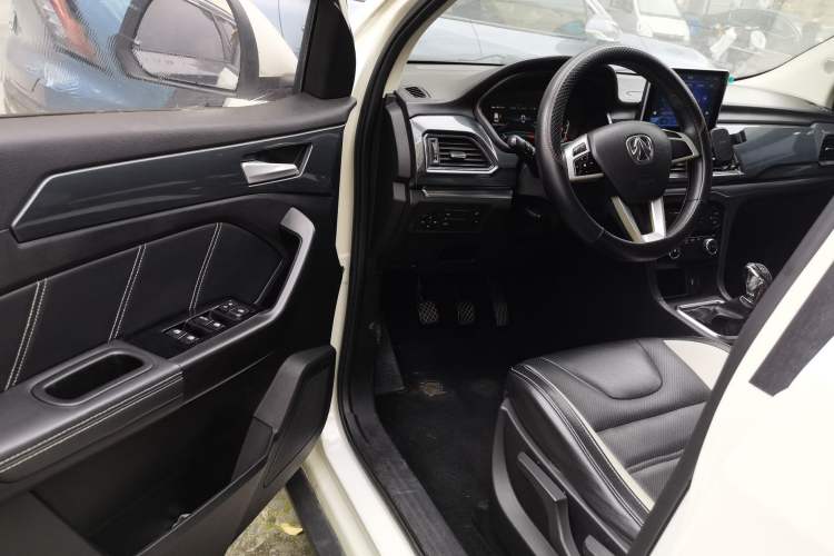 Used BAIC Weiwang M60 2017 1.5L Manual Platinum Edition Driver Seat