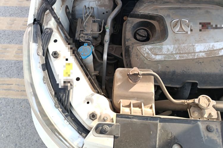 Used BAIC Weiwang M60 2017 1.5T CVT Diamond Edition Engine Bay Right