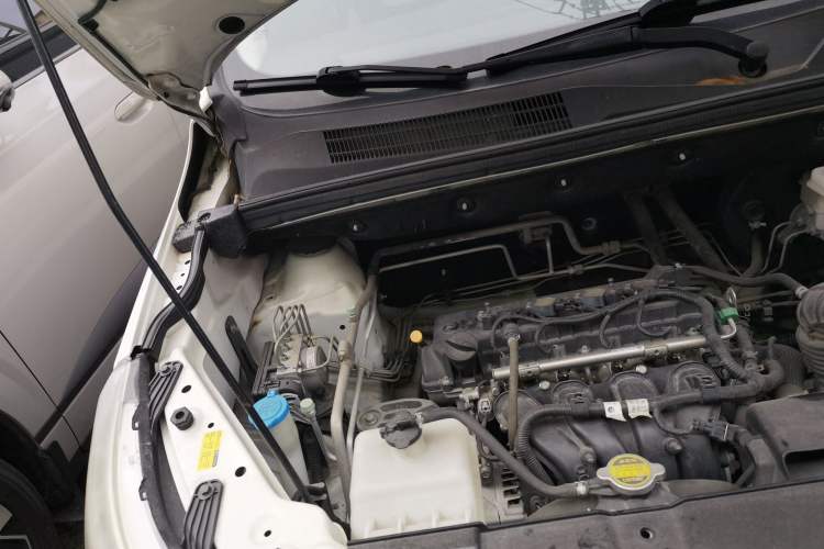 Used BAIC Weiwang M60 2017 1.5L Manual Platinum Edition Engine Bay Right