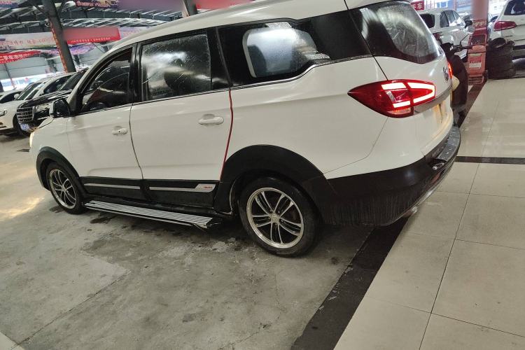Used BAIC Weiwang M60 2017 1.5L Manual Platinum Edition Exterior 3