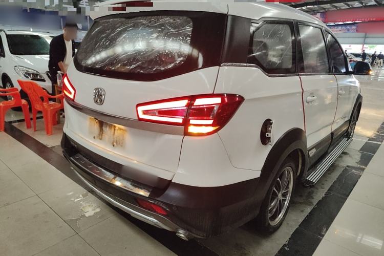 Used BAIC Weiwang M60 2017 1.5L Manual Platinum Edition Exterior 5
