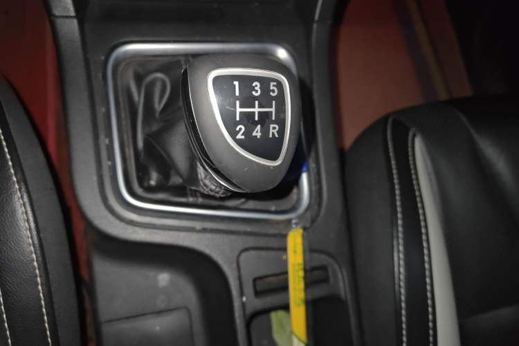 Used BAIC Weiwang M60 2017 1.5L Manual Platinum Edition Gear Lever