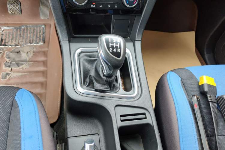 Used BAIC Weiwang M60 2017 1.5L Manual Silver Edition Gear Lever