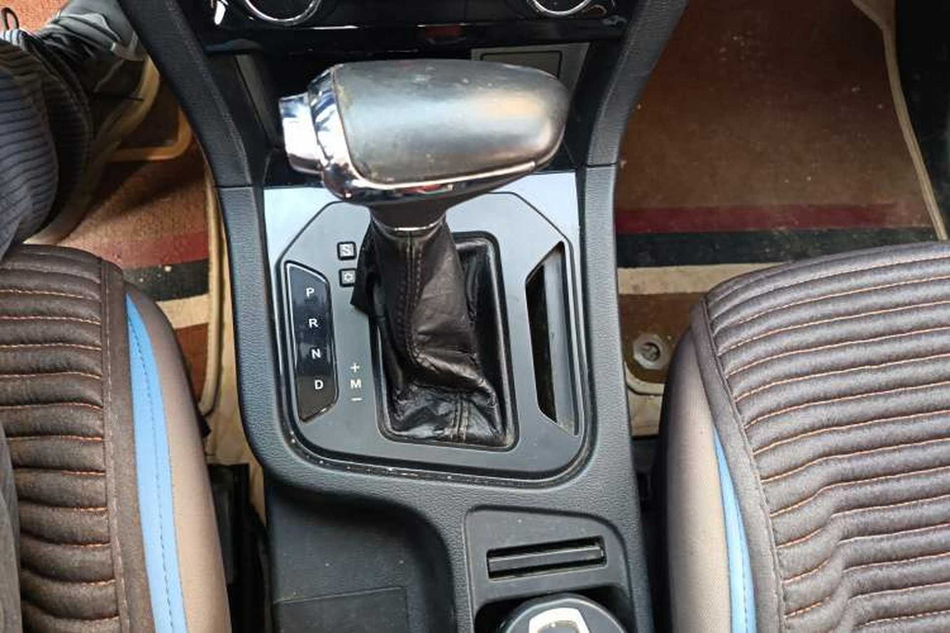 Used BAIC Weiwang M60 2017 1.5T CVT Diamond Edition Gear Lever