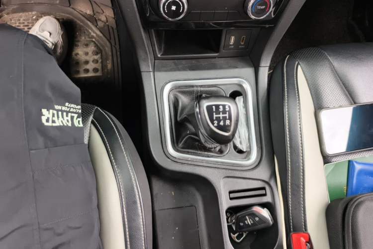 Used BAIC Weiwang M60 2017 1.5L Manual Platinum Edition Gear Lever