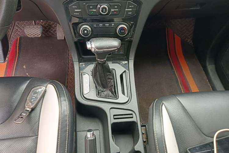 Used BAIC Weiwang M60 2017 1.5T CVT King Edition Gear Lever