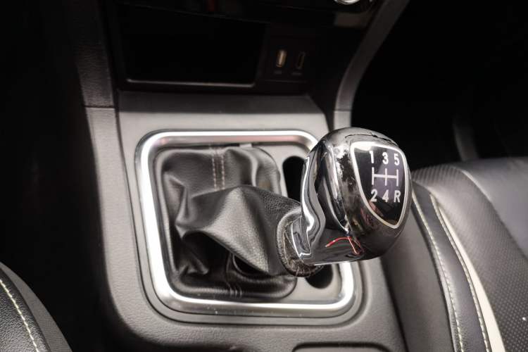Used BAIC Weiwang M60 2017 1.5L Manual Platinum Edition Gear Lever