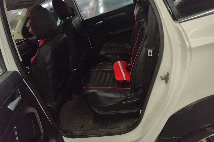 Used BAIC Weiwang M60 2017 1.5L Manual Platinum Edition Interior 4