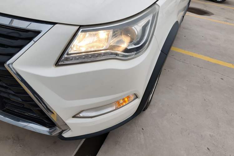 Used BAIC Weiwang M60 2017 1.5L Manual Silver Edition Left Front Headlight