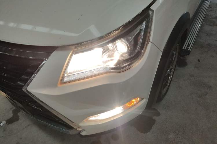 Used BAIC Weiwang M60 2017 1.5L Manual Platinum Edition Left Front Headlight