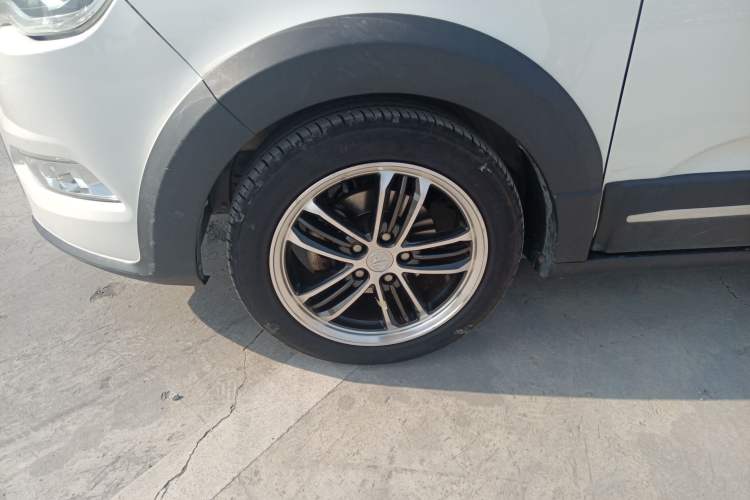Used BAIC Weiwang M60 2017 1.5L Manual Platinum Edition Left Front Wheel Hub