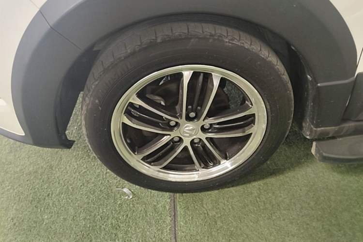 Used BAIC Weiwang M60 2017 1.5L Manual Silver Edition Left Front Wheel Hub