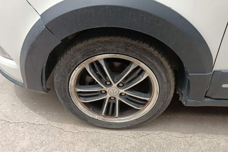 Used BAIC Weiwang M60 2017 1.5T CVT King Edition Left Front Wheel Hub
