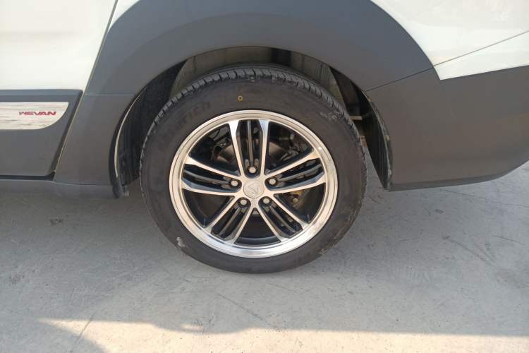 Used BAIC Weiwang M60 2017 1.5L Manual Platinum Edition Left Rear Wheel Hub