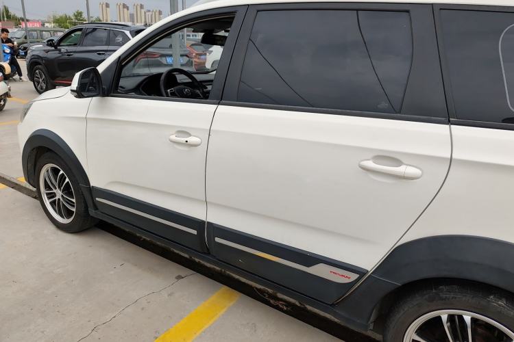 Used BAIC Weiwang M60 2017 1.5L Manual Silver Edition Left Side