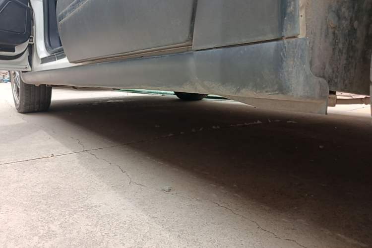 Used BAIC Weiwang M60 2017 1.5T CVT King Edition Left Side Sill