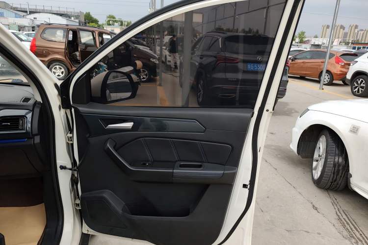 Used BAIC Weiwang M60 2017 1.5L Manual Silver Edition Right Front Door Interior