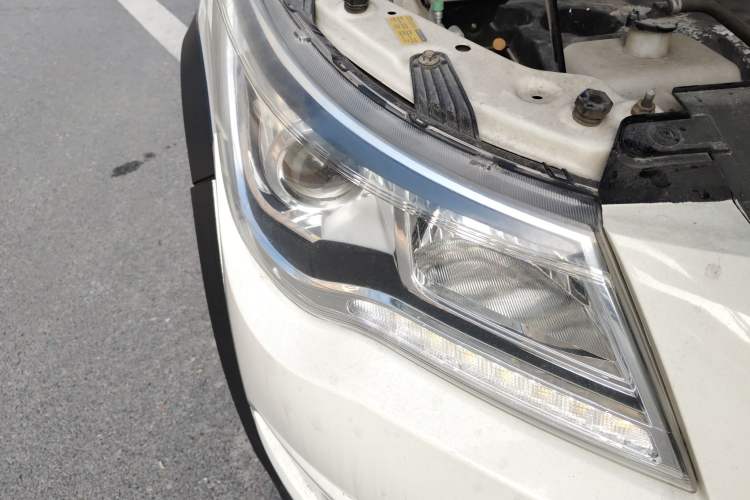 Used BAIC Weiwang M60 2017 1.5L Manual Platinum Edition Right Front Headlight