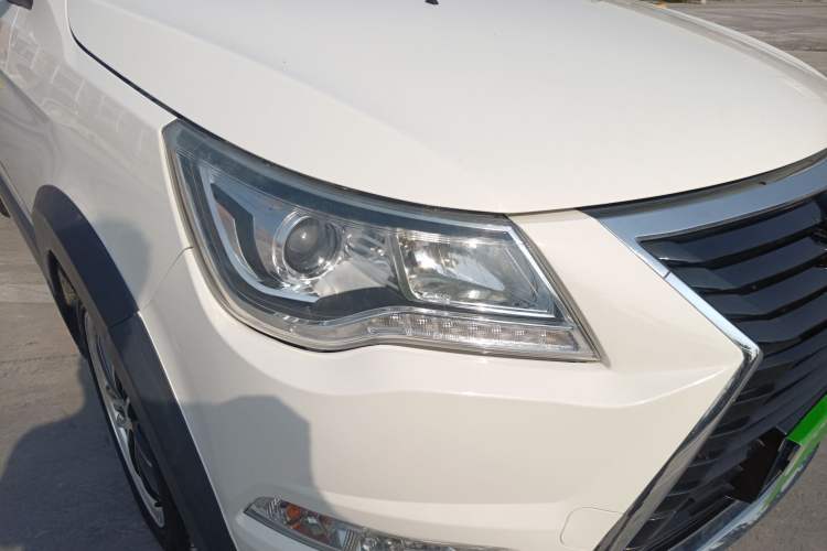 Used BAIC Weiwang M60 2017 1.5L Manual Platinum Edition Right Front Headlight
