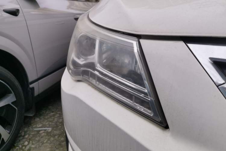 Used BAIC Weiwang M60 2017 1.5L Manual Platinum Edition Right Front Headlight