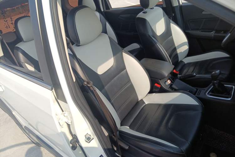Used BAIC Weiwang M60 2017 1.5L Manual Platinum Edition Right Front Seat