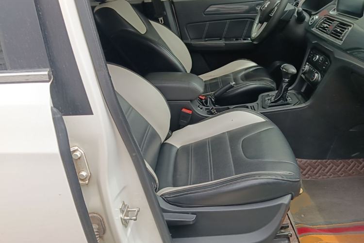 Used BAIC Weiwang M60 2017 1.5T CVT King Edition Right Front Seat