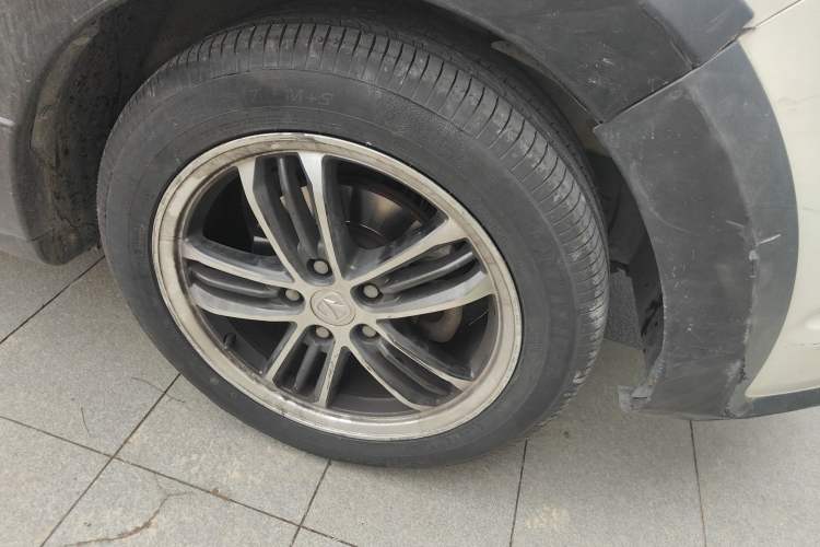 Used BAIC Weiwang M60 2017 1.5L Manual Platinum Edition Right Front Wheel Hub