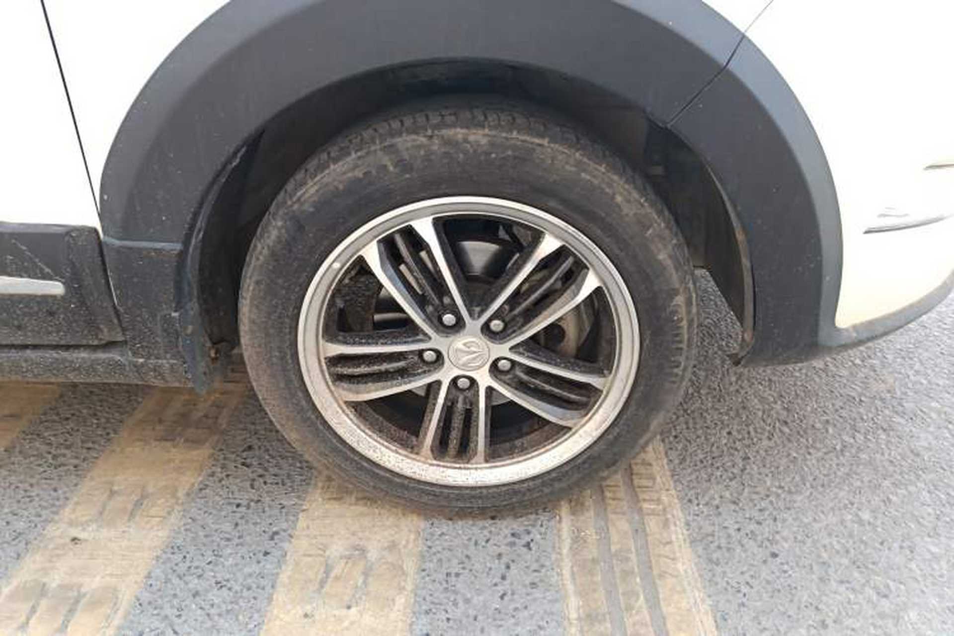 Used BAIC Weiwang M60 2017 1.5T CVT Diamond Edition Right Front Wheel Hub