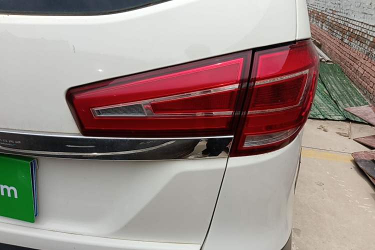Used BAIC Weiwang M60 2017 1.5T CVT King Edition Right Rear Taillight