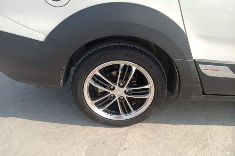 Used BAIC Weiwang M60 2017 1.5L Manual Platinum Edition Right Rear Wheel Hub
