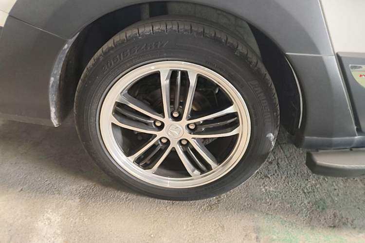 Used BAIC Weiwang M60 2017 1.5L Manual Silver Edition Right Rear Wheel Hub