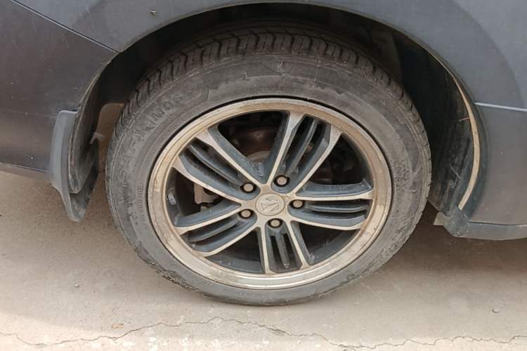 Used BAIC Weiwang M60 2017 1.5T CVT King Edition Right Rear Wheel Hub