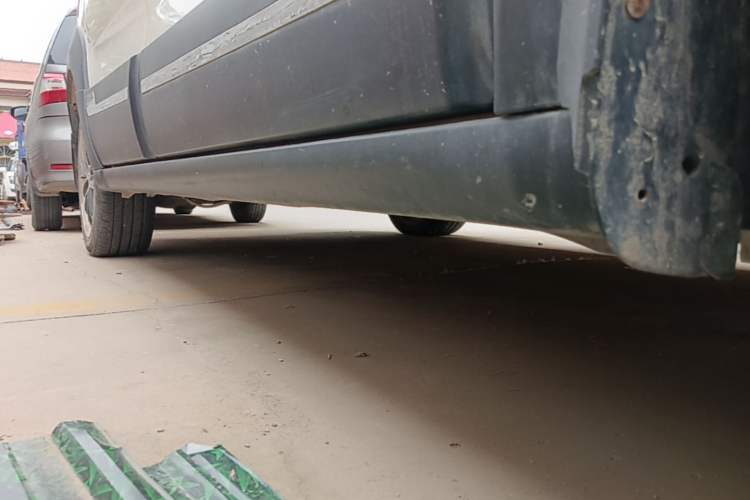 Used BAIC Weiwang M60 2017 1.5T CVT King Edition Right Side Sill