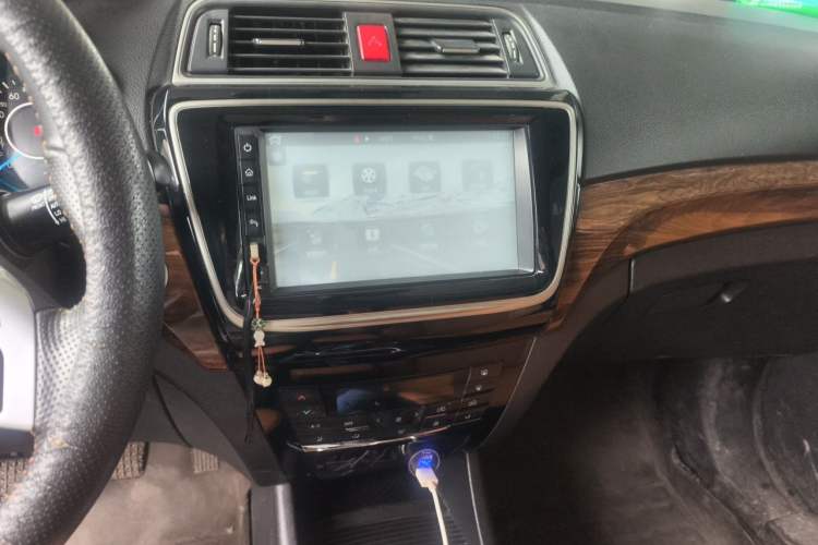 Used BAIC Weiwang S50 2016 1.5T Manual Joyful Premium Edition Audio And AC Panel