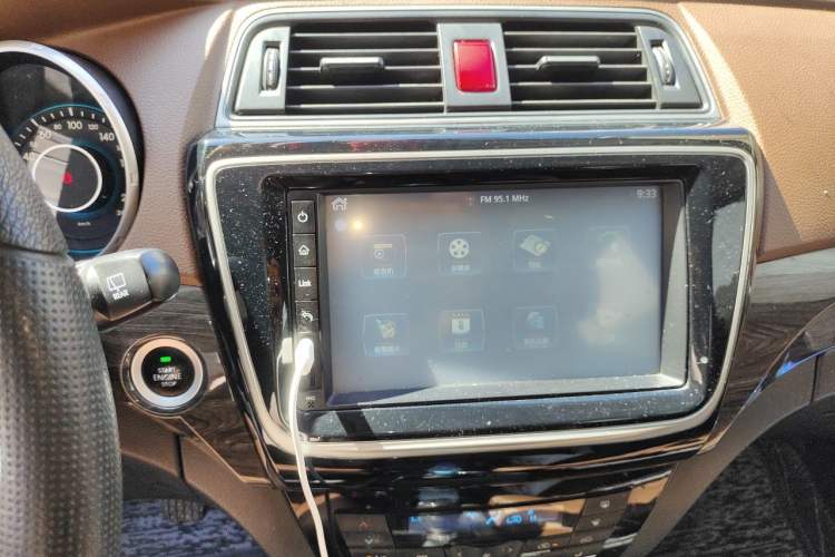 Used BAIC Weiwang S50 2016 1.5T Manual Joyful Luxury Edition Audio And AC Panel