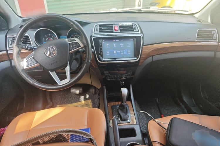Used BAIC Weiwang S50 2016 1.5T CVT Joyful Premium Edition Center Console