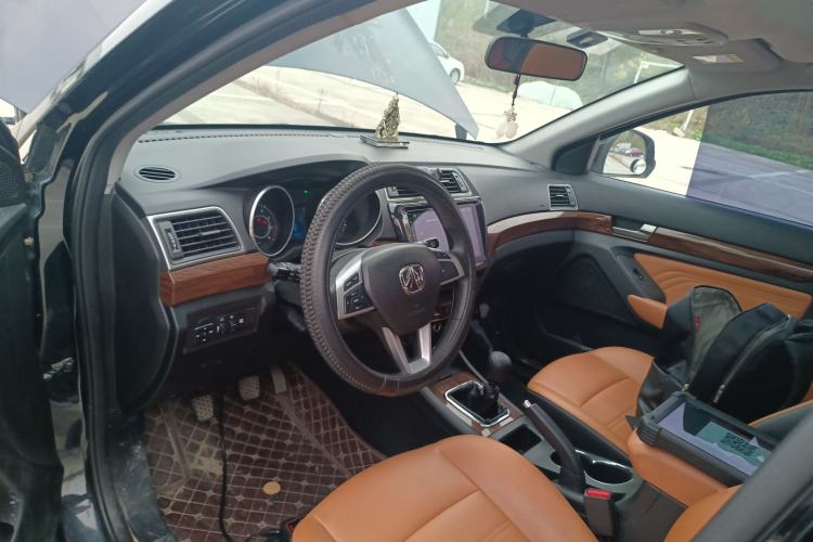 Used BAIC Weiwang S50 2016 1.5T Manual Joyful Elite Edition Center Console