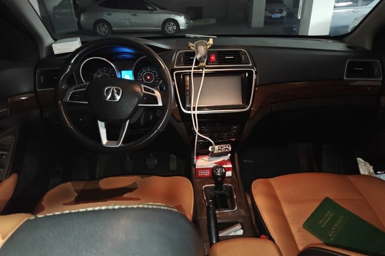 Used BAIC Weiwang S50 2016 1.5T Manual Joyful Premium Edition Center Console