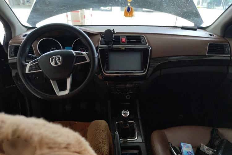 Used BAIC Weiwang S50 2016 1.5T Manual Joyful Luxury Edition Center Console