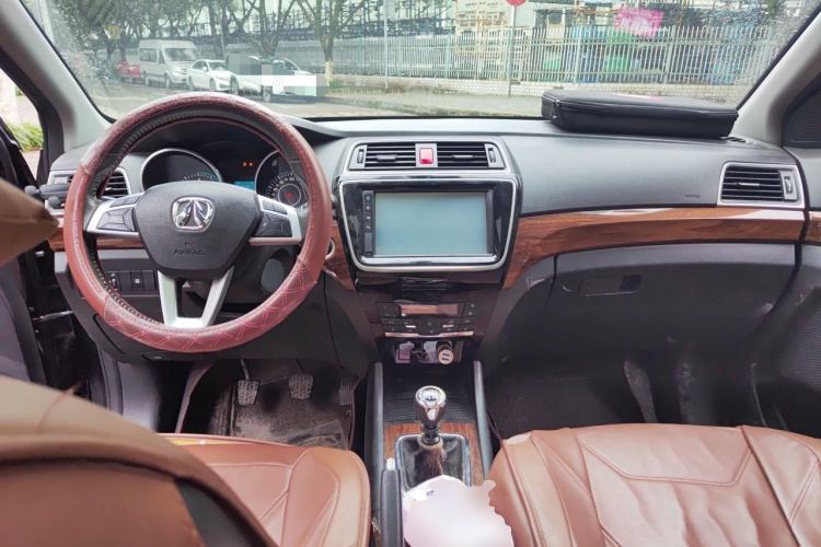 Used BAIC Weiwang S50 2016 1.5T Manual Joyful Premium Edition Center Console