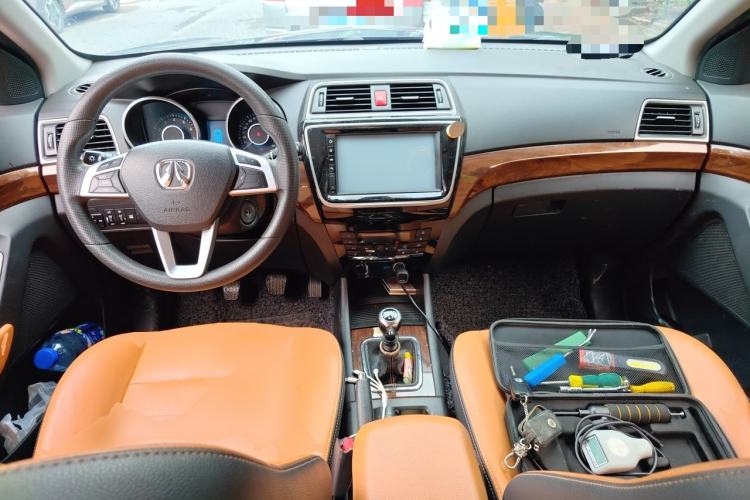 Used BAIC Weiwang S50 2016 1.5T Manual Joyful Elite Edition Center Console